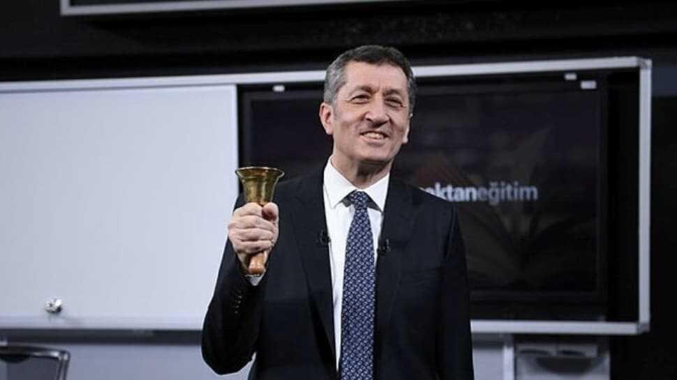 Bakan Selçuk 23 Nisan'a özel 100. Yıl Marşı klibini paylaştı