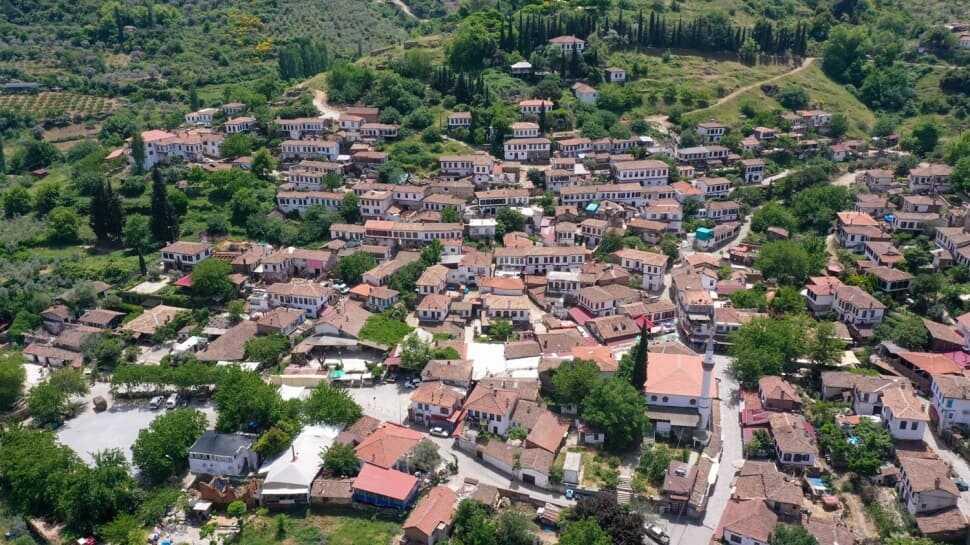 Kıyamet köyü olarak tanınan Şirince'de koronavirüs sessizliği hakim