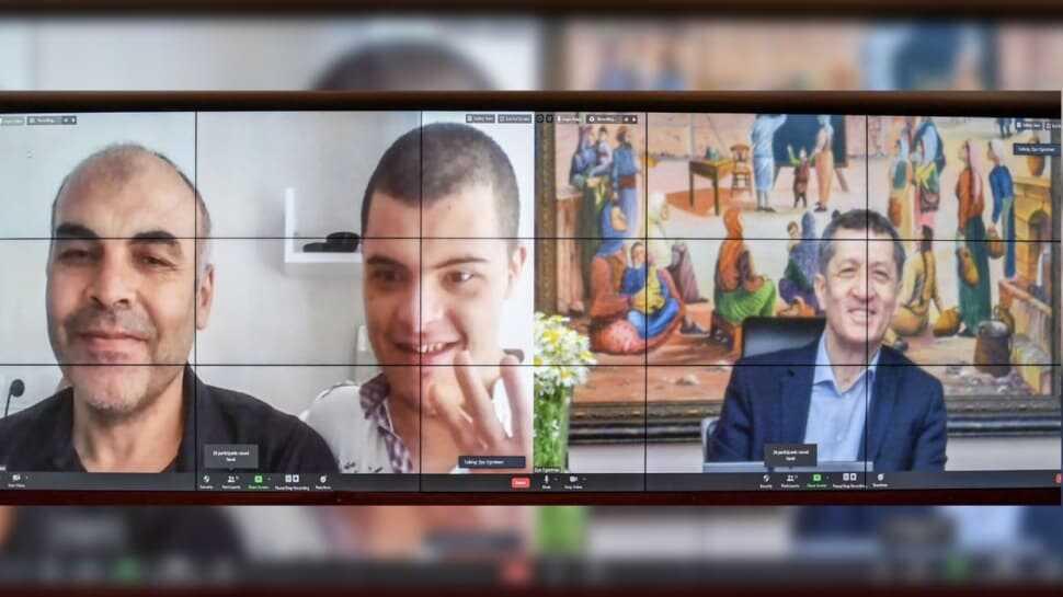 Bakan Selçuk özel gereksinimli öğrenciler ve velileri ile görüştü