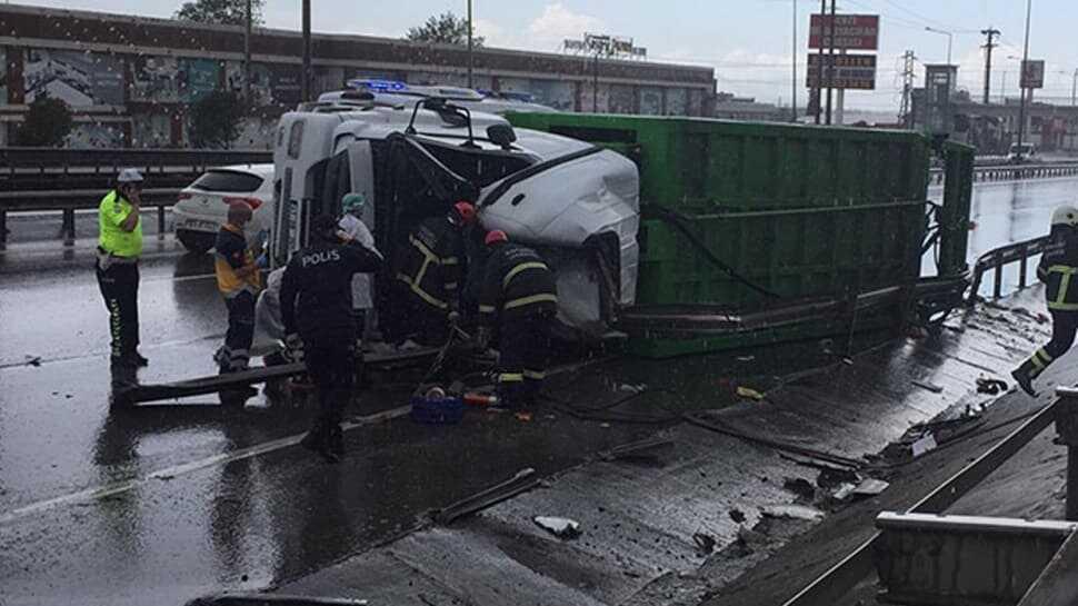 Gebze'de çöp kamyonu devrildi: 1 ölü, 1 yaralı