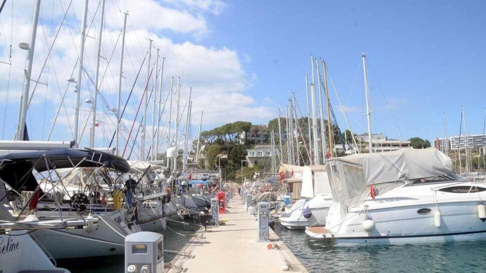 Kuşadası yazlıkçıların akınına uğradı, 24 saatte 20 binden fazla araç beldeye giriş yaptı