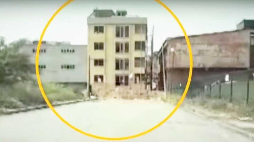 Yol ortasına 4 katlı bina