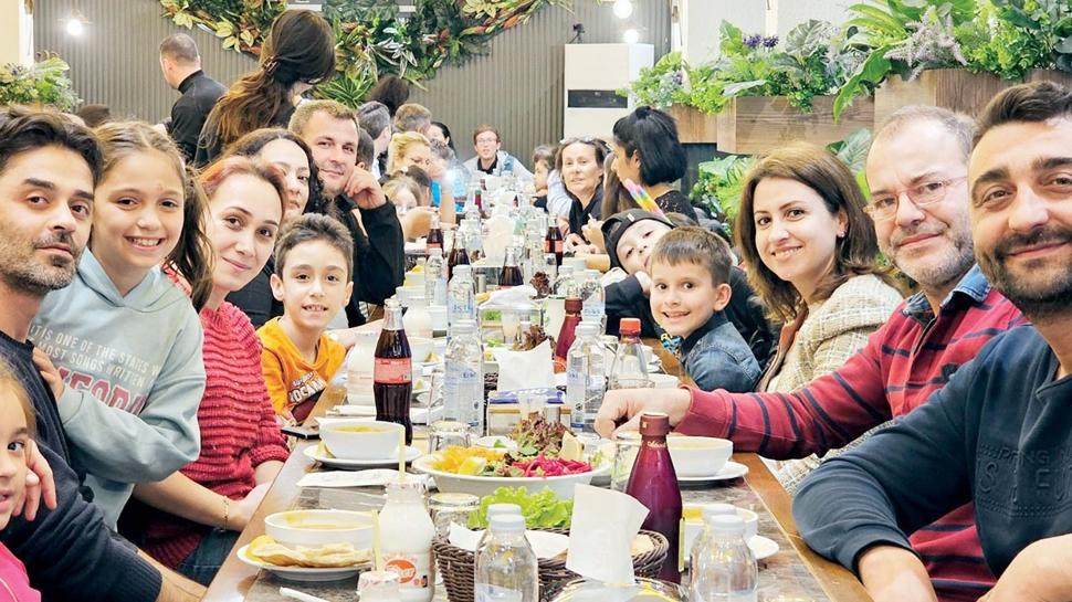 Minikler g�rg� kurallar�n� Ramazan'da ��reniyor